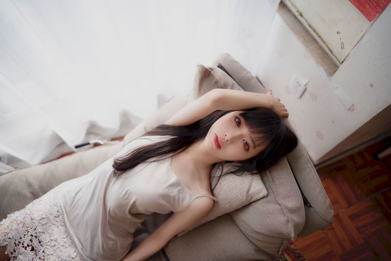 Shika小鹿鹿娇好颜值白色服饰私房写真